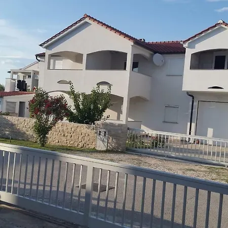 Haus Milana Sabunike 아파트